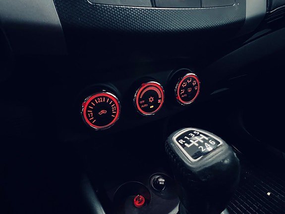 Vehicle Image 23
