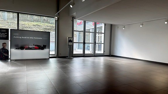Vehicle Image 21