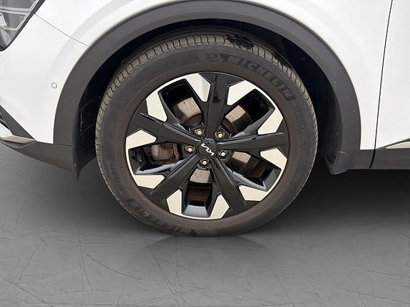 Vehicle Image 32
