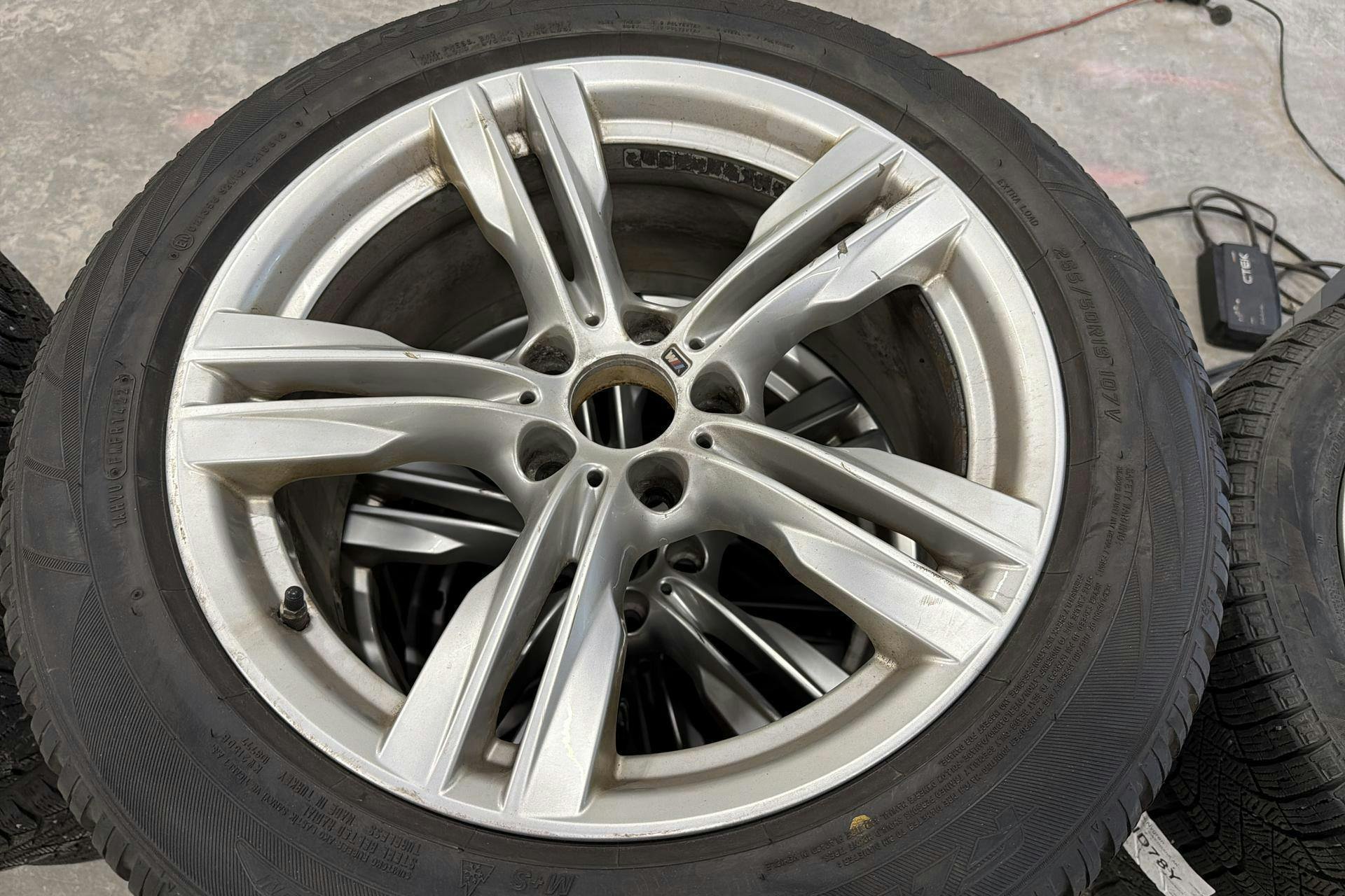 Vehicle Image 16