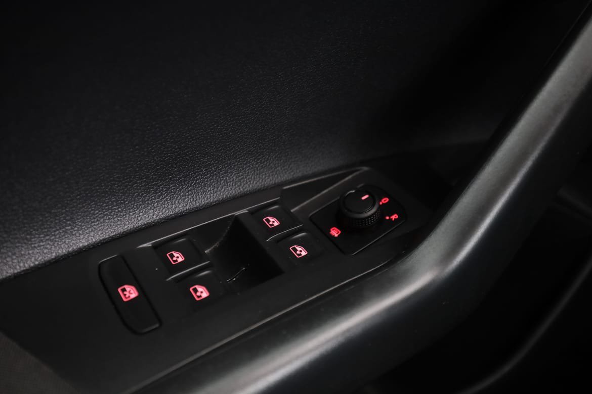 Vehicle Image 32