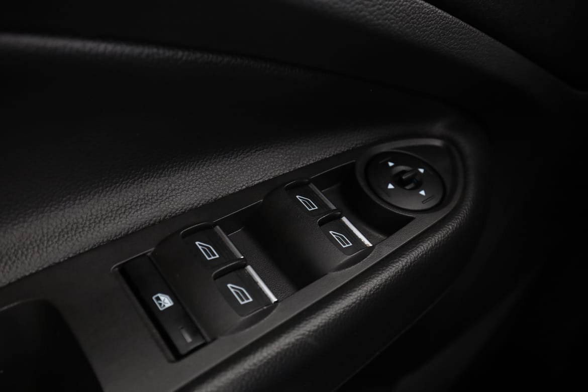 Vehicle Image 32