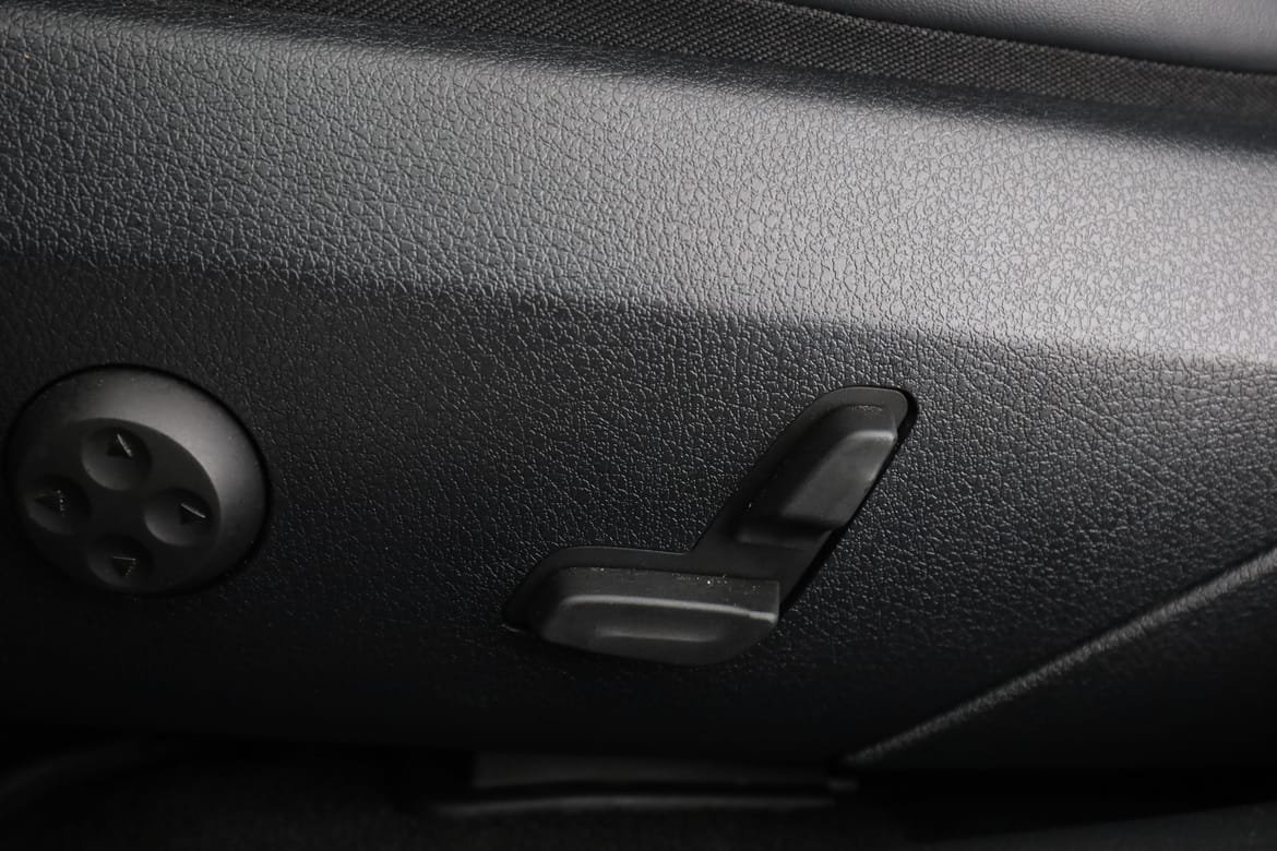 Vehicle Image 38
