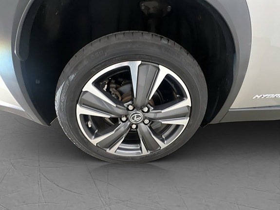Vehicle Image 32