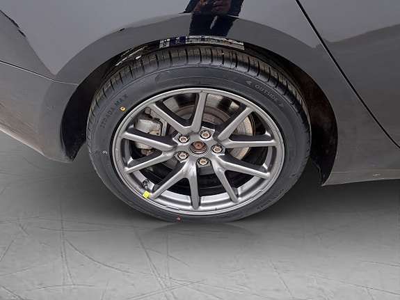 Vehicle Image 32