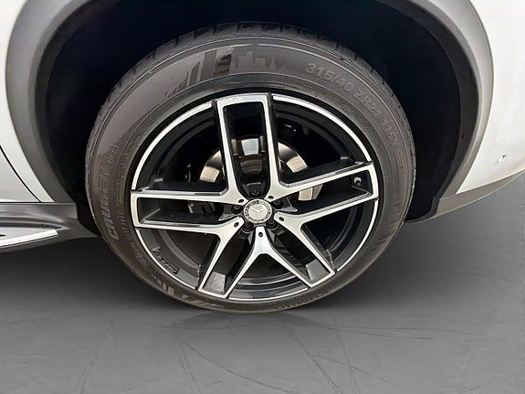 Vehicle Image 32