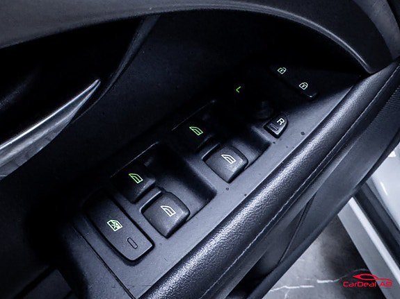 Vehicle Image 28