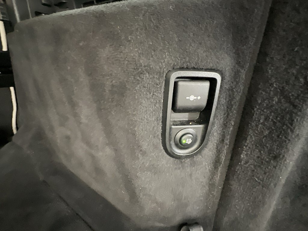 Vehicle Image 25