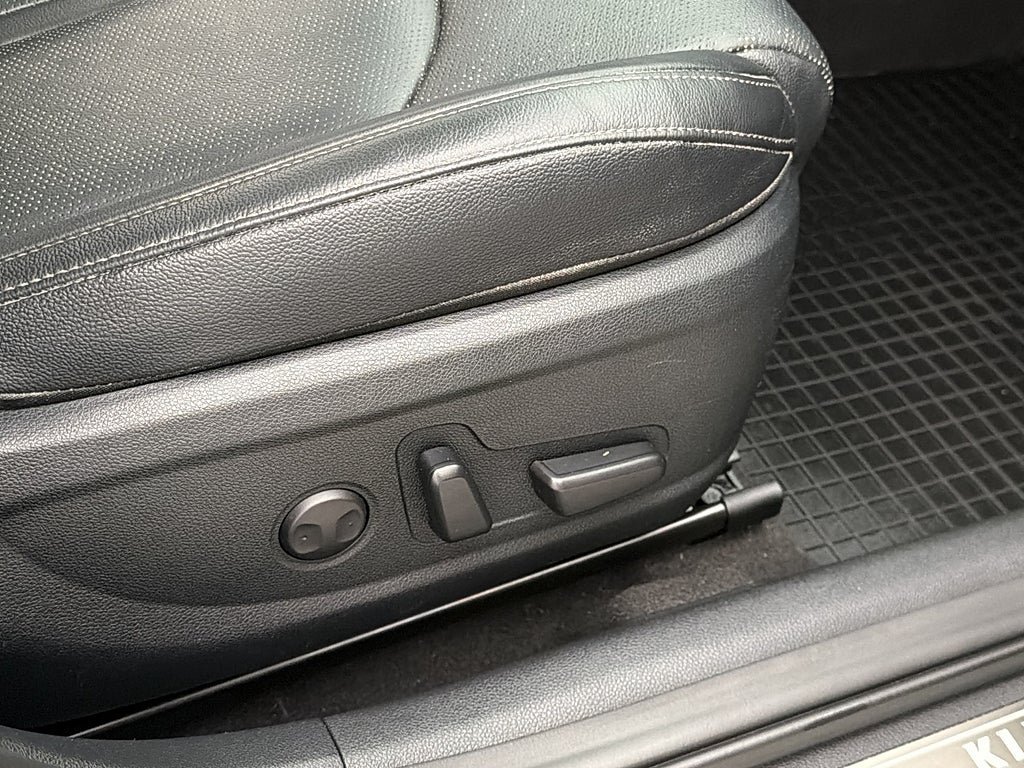 Vehicle Image 17