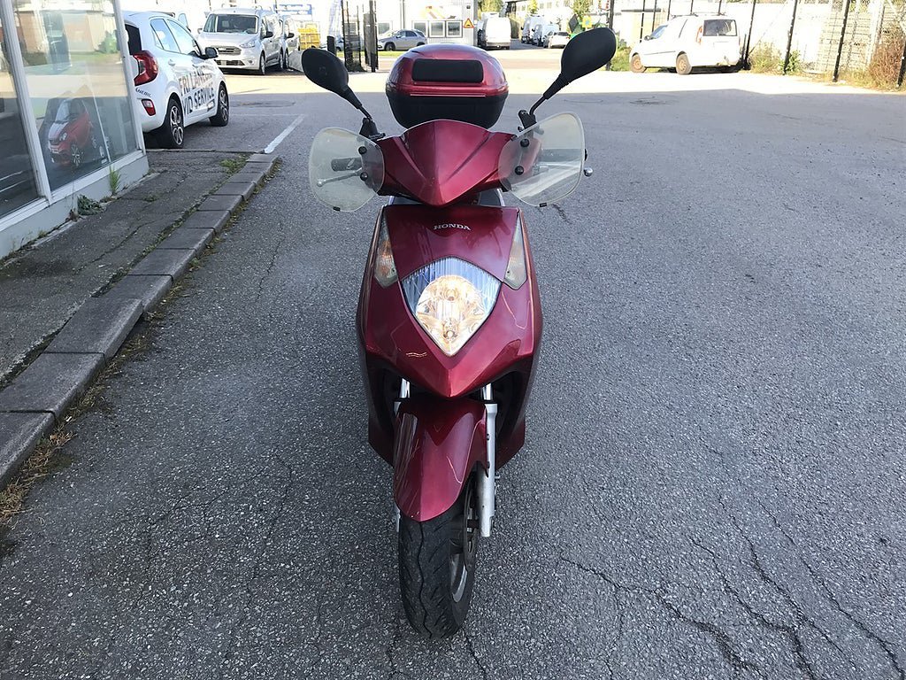 Vehicle Image 6