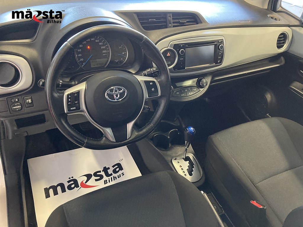 Vehicle Image 12