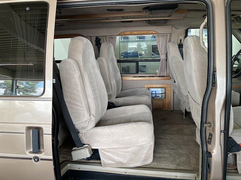 Vehicle Image 9