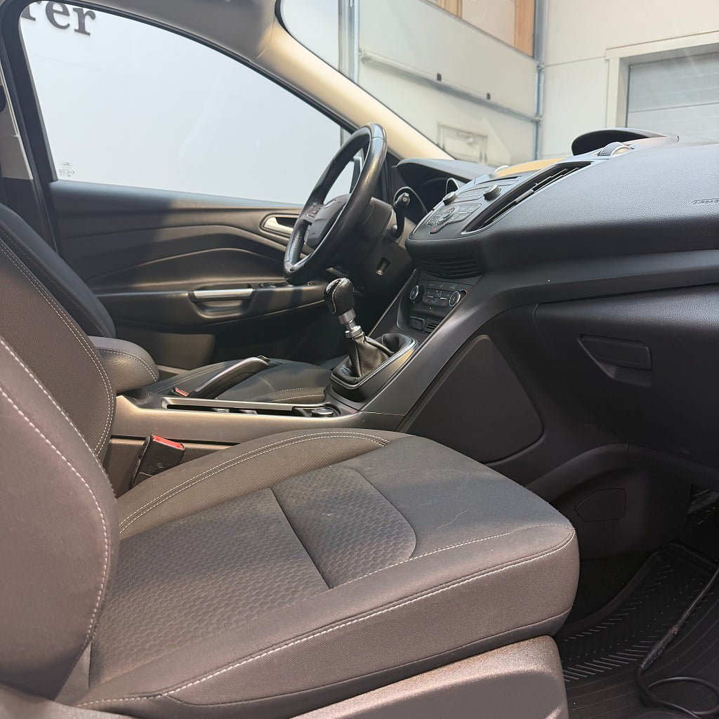 Vehicle Image 12