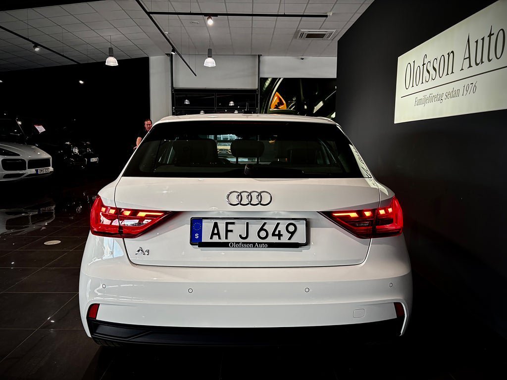 Vehicle Image 9
