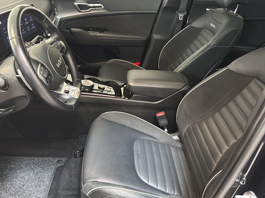 Vehicle Image 8