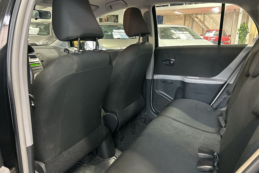 Vehicle Image 16