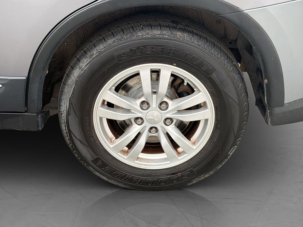 Vehicle Image 25