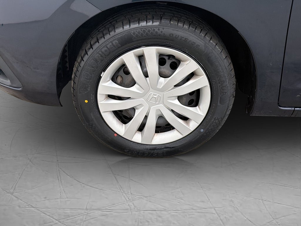 Vehicle Image 25