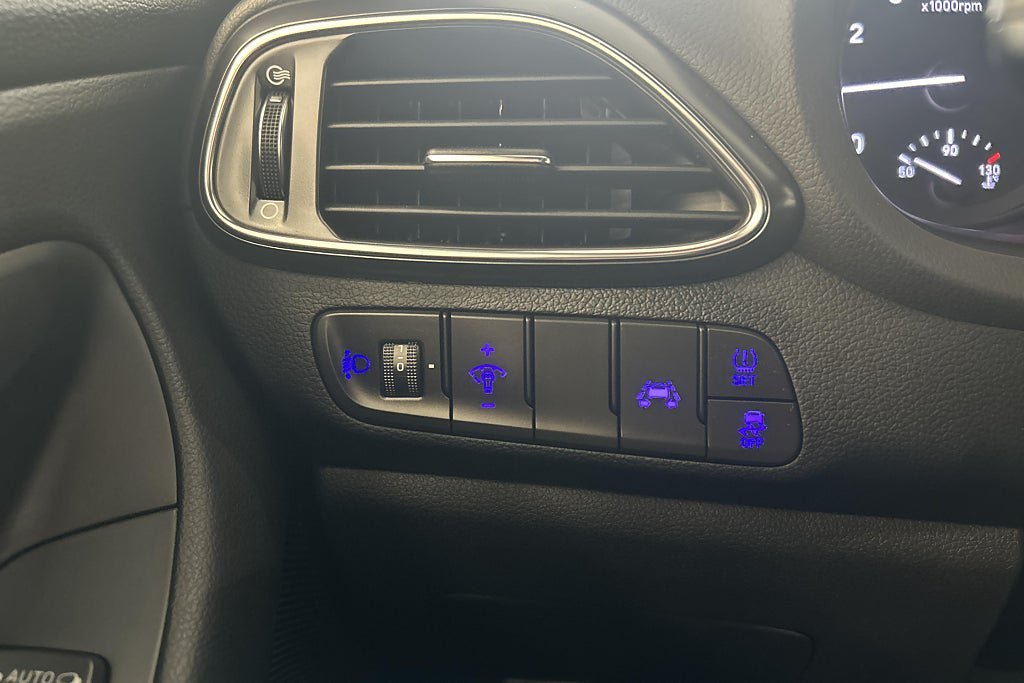 Vehicle Image 28