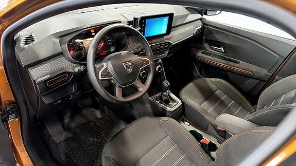 Vehicle Image 8
