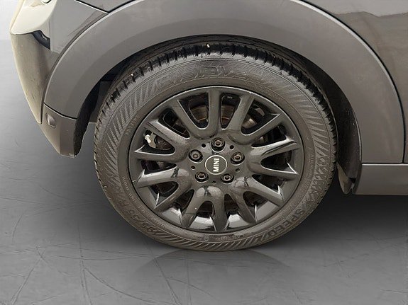 Vehicle Image 26