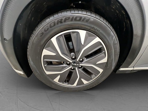 Vehicle Image 33