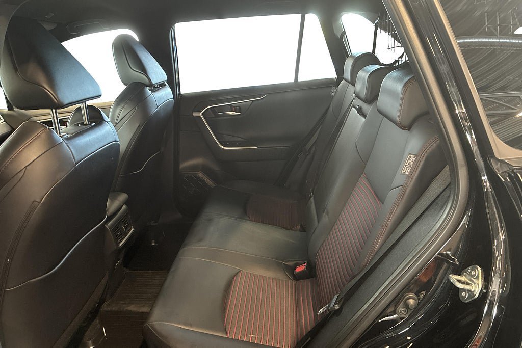 Vehicle Image 16