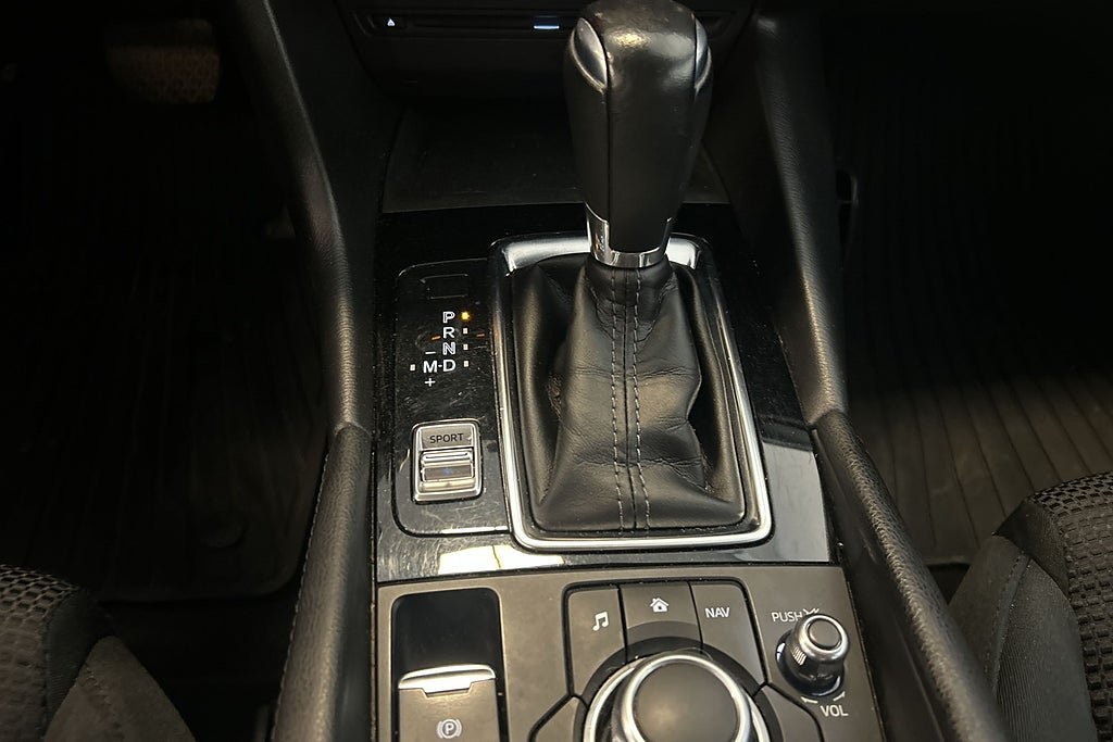 Vehicle Image 17