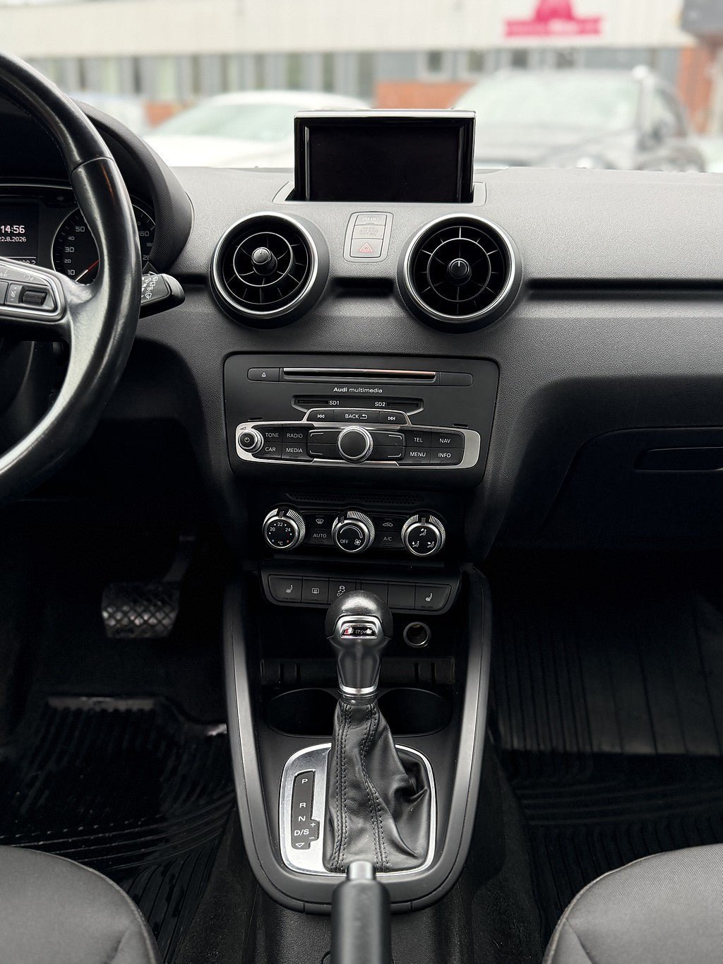 Vehicle Image 11
