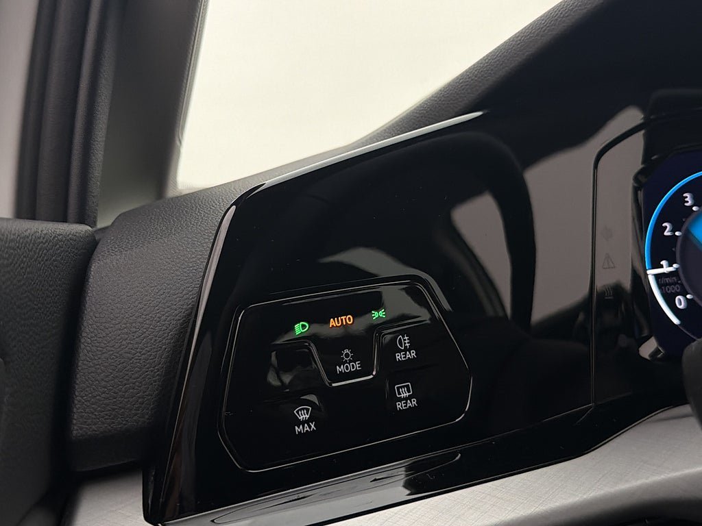 Vehicle Image 26