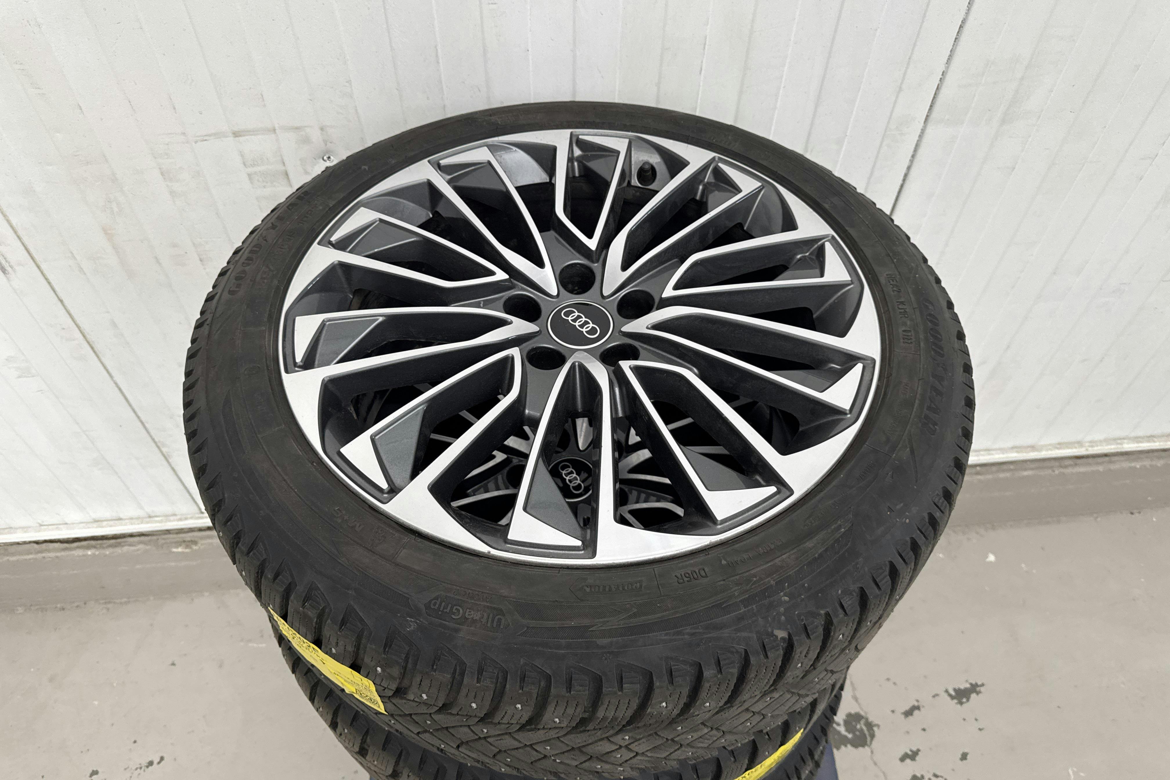 Vehicle Image 18