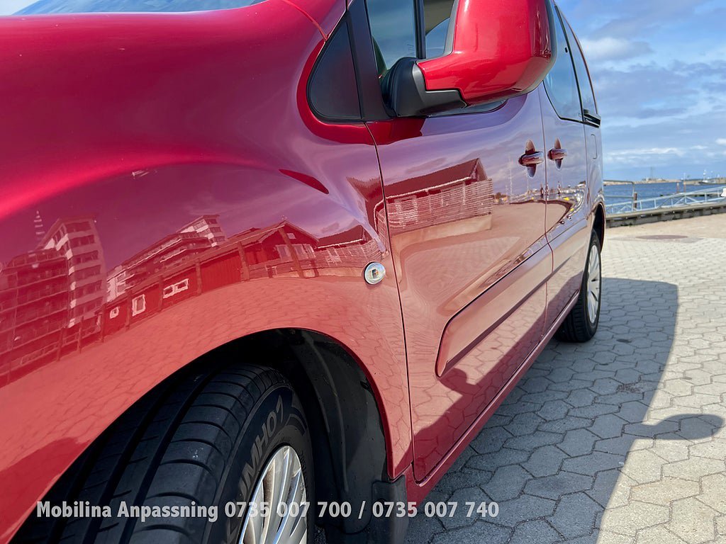 Vehicle Image 8