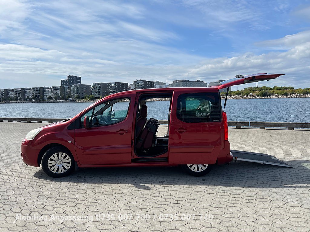 Vehicle Image 23
