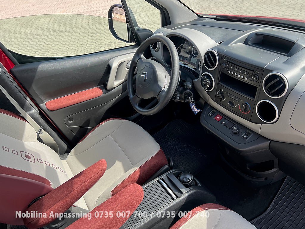 Vehicle Image 26