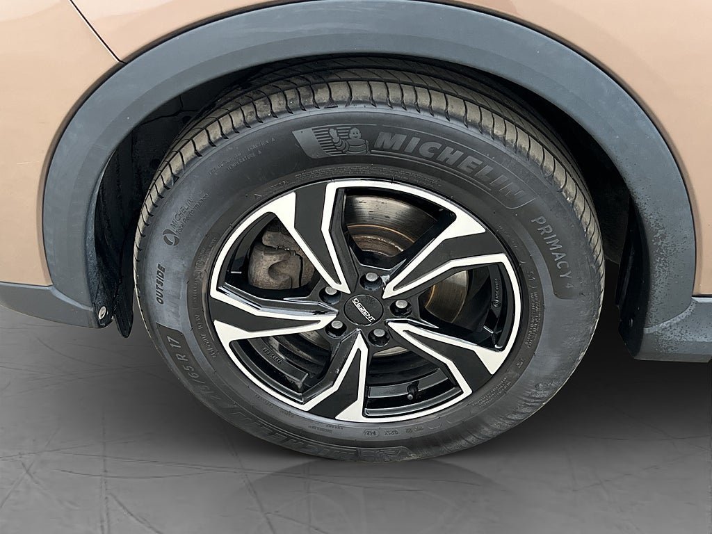 Vehicle Image 32