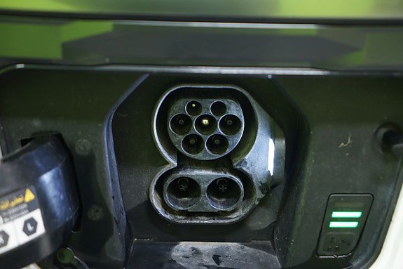Vehicle Image 25