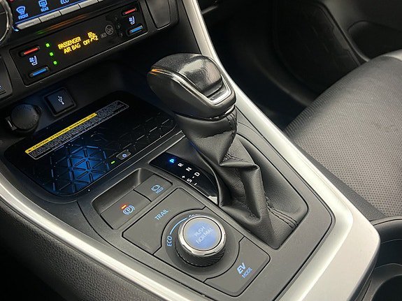 Vehicle Image 28