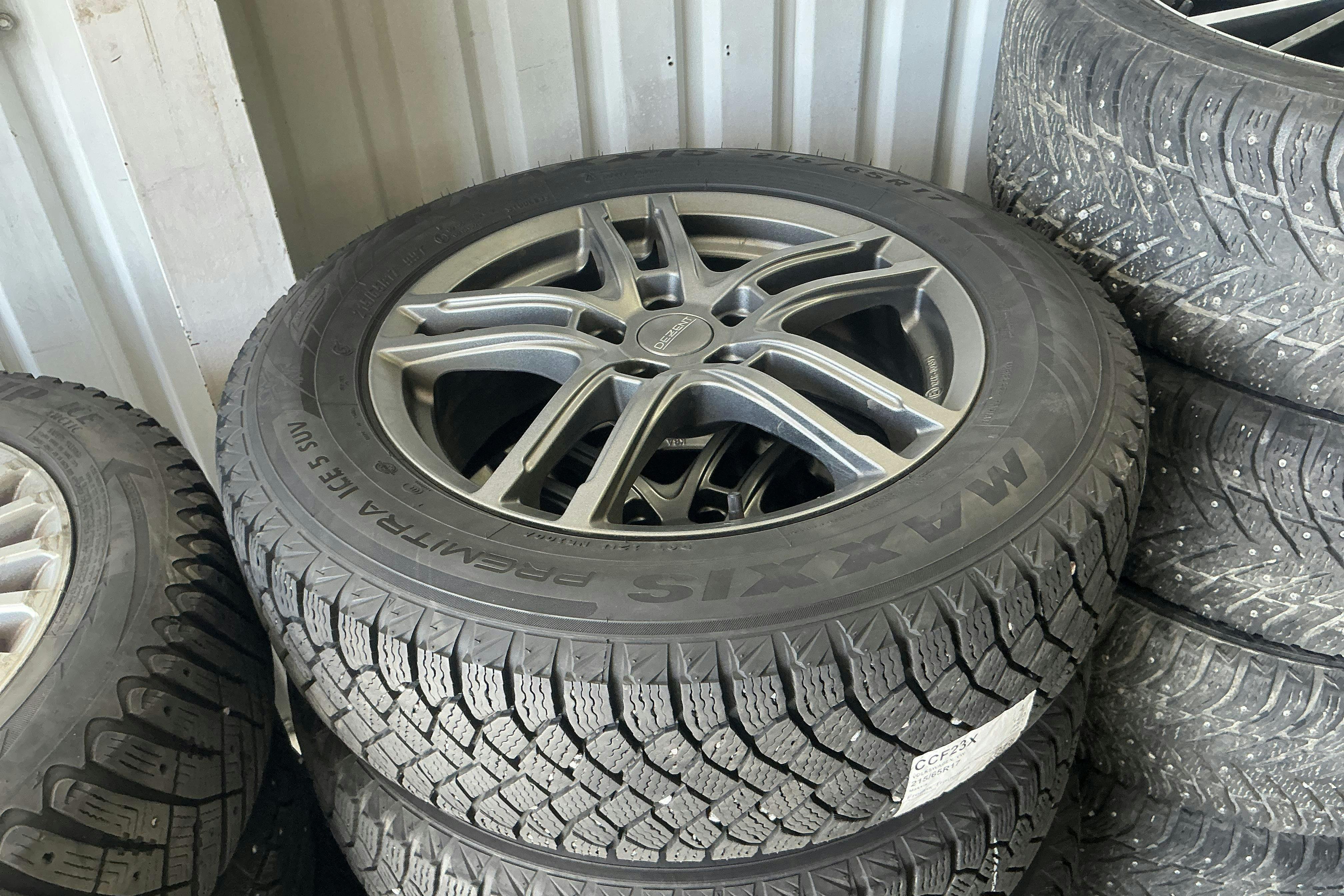 Vehicle Image 16