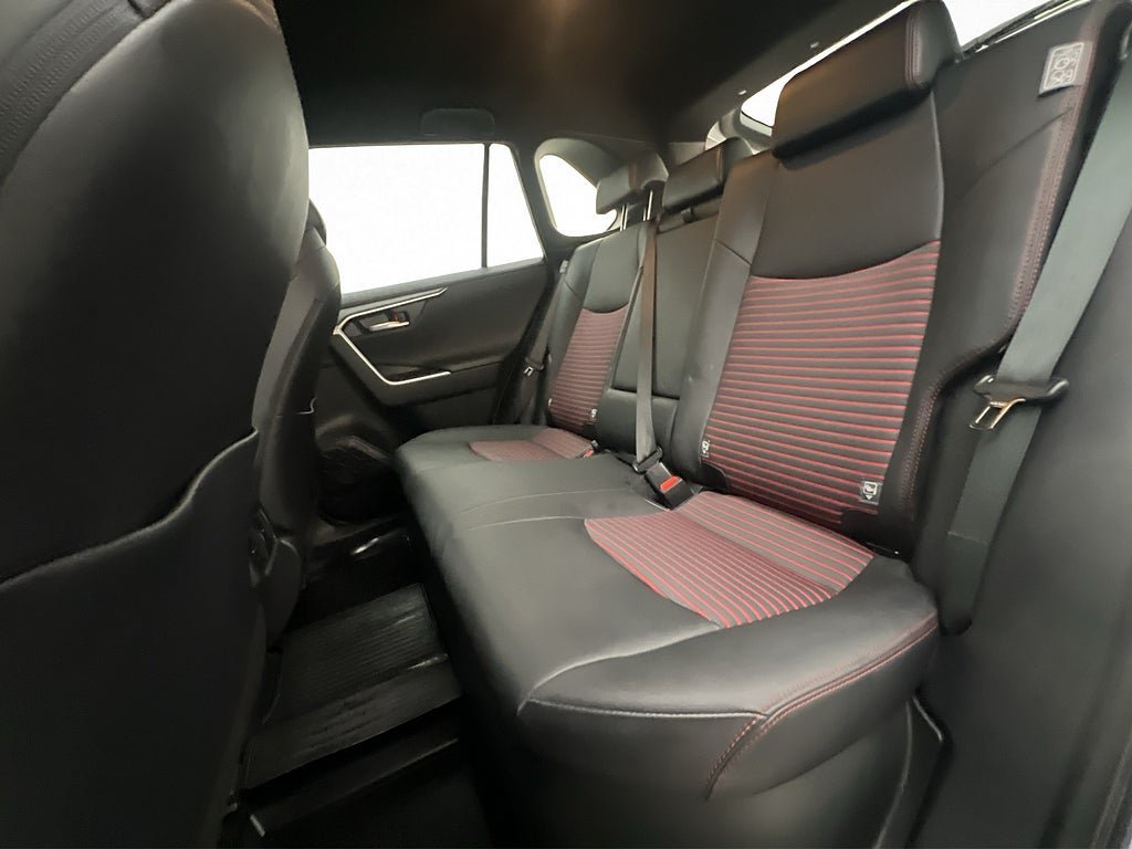 Vehicle Image 16