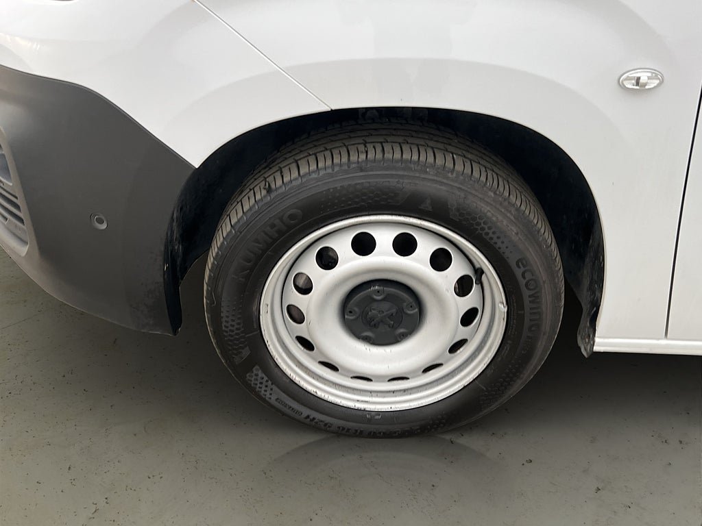 Vehicle Image 28