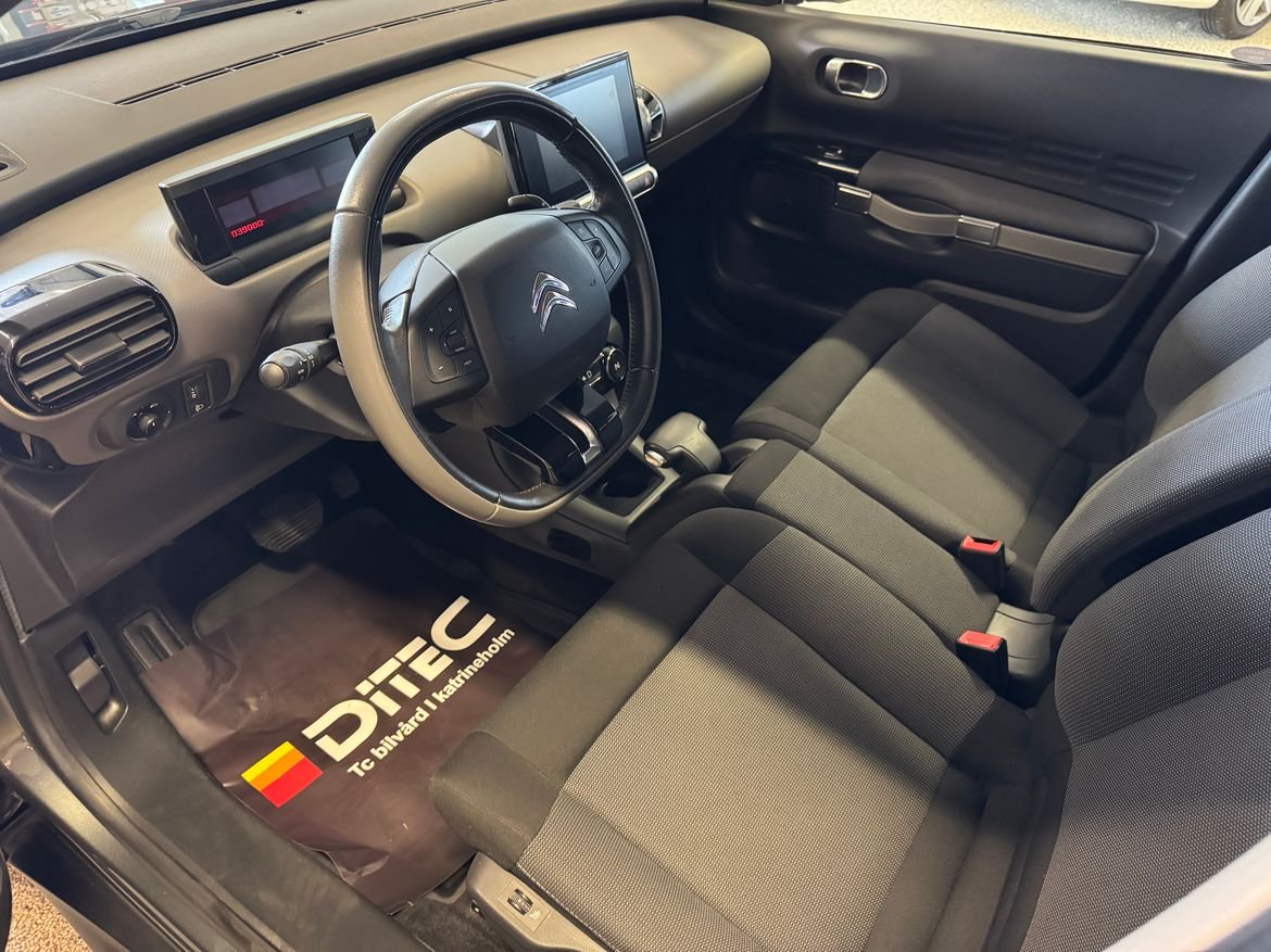 Vehicle Image 9