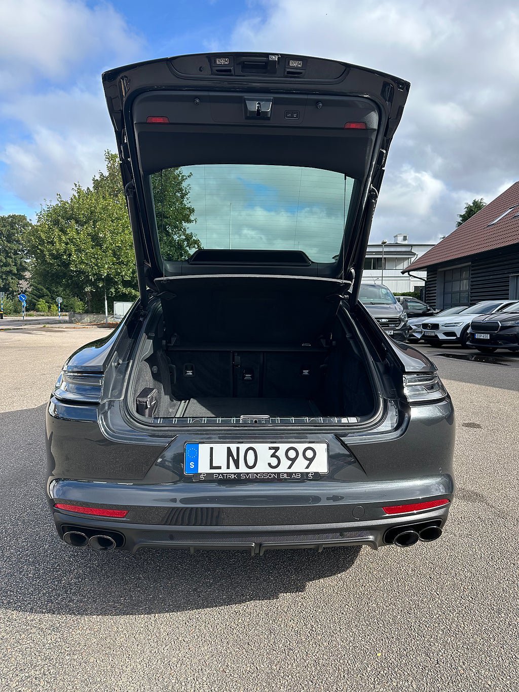 Vehicle Image 8