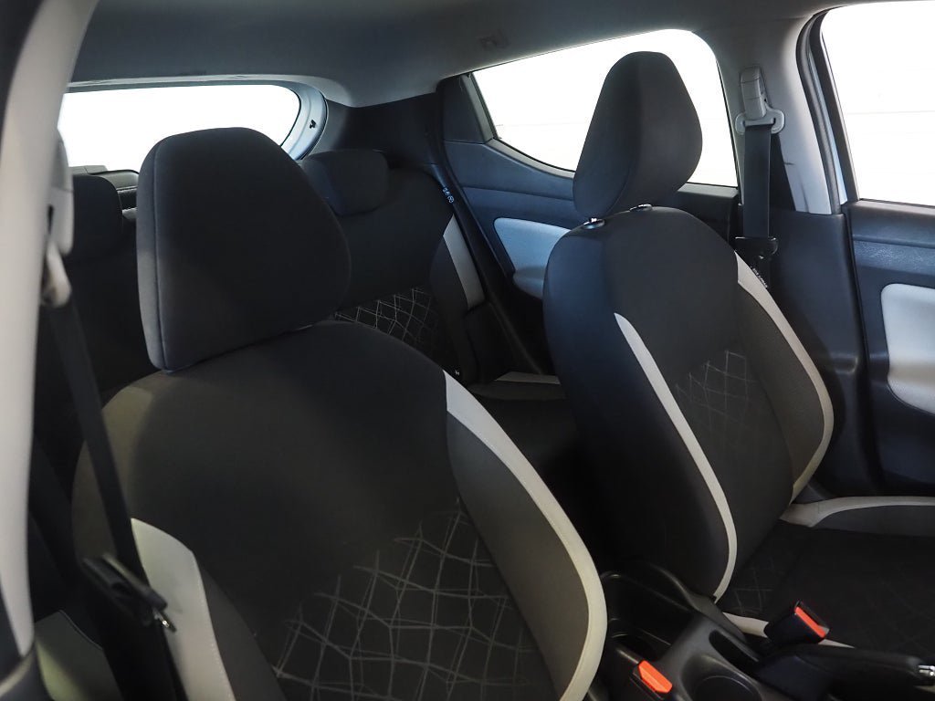Vehicle Image 7