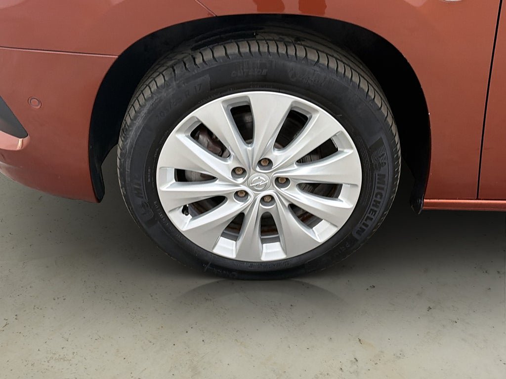 Vehicle Image 32