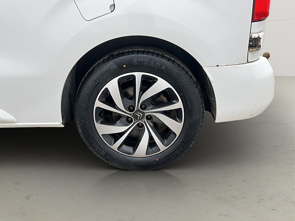 Vehicle Image 25