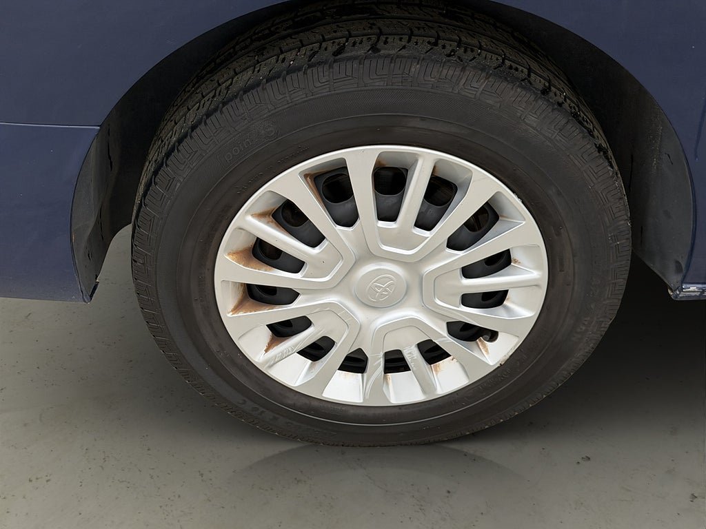 Vehicle Image 25