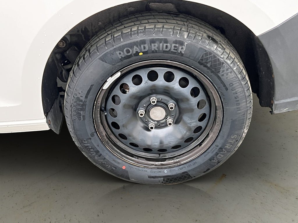Vehicle Image 32