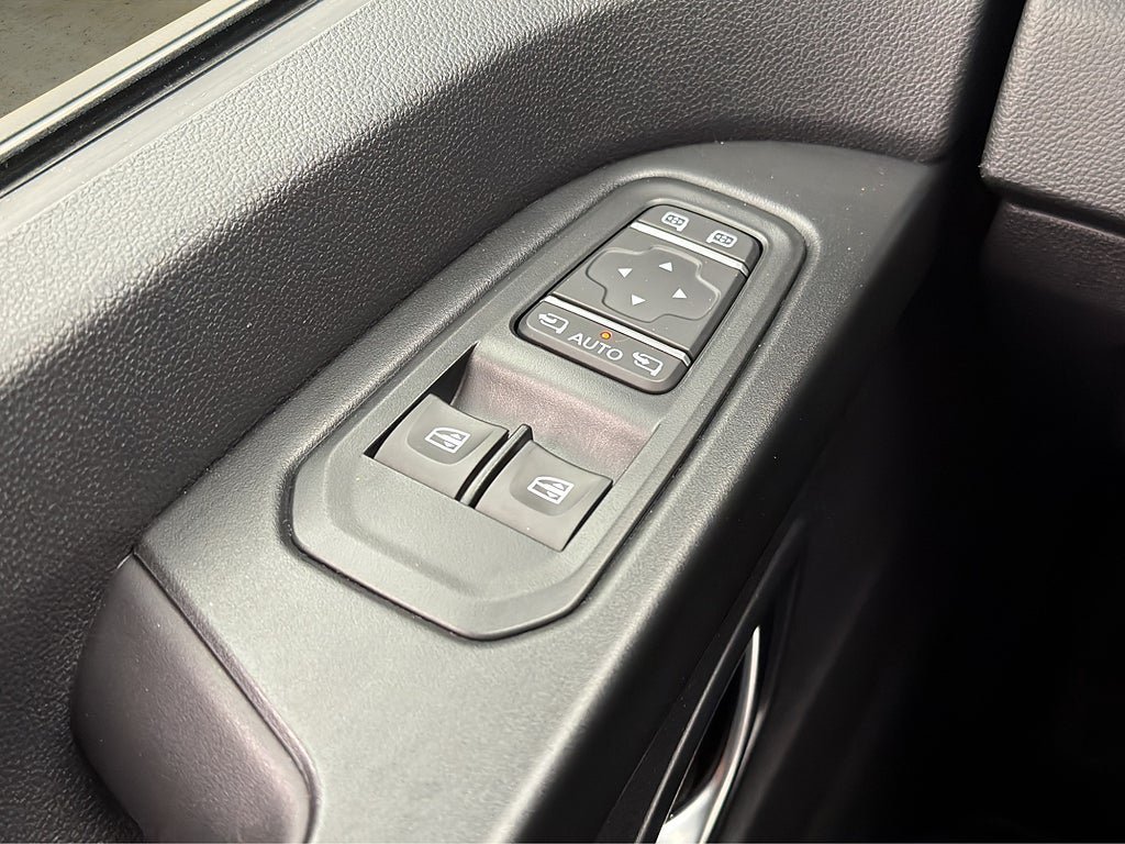 Vehicle Image 35