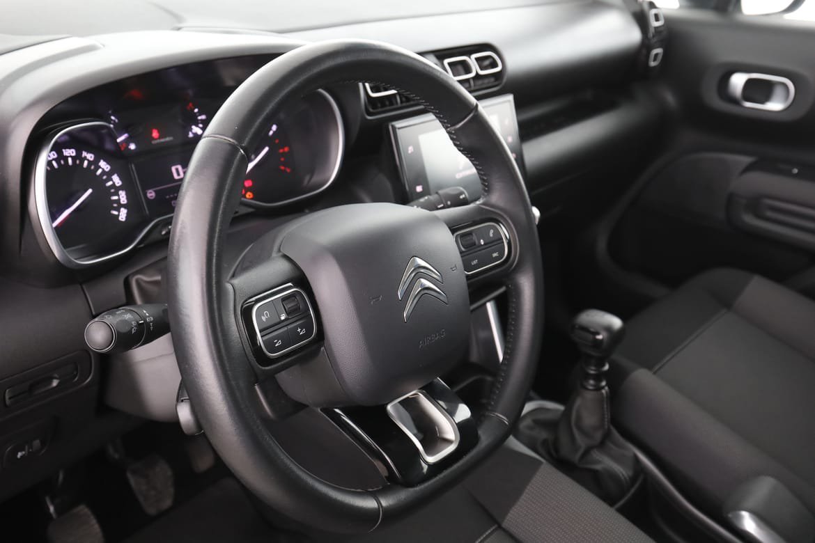 Vehicle Image 12
