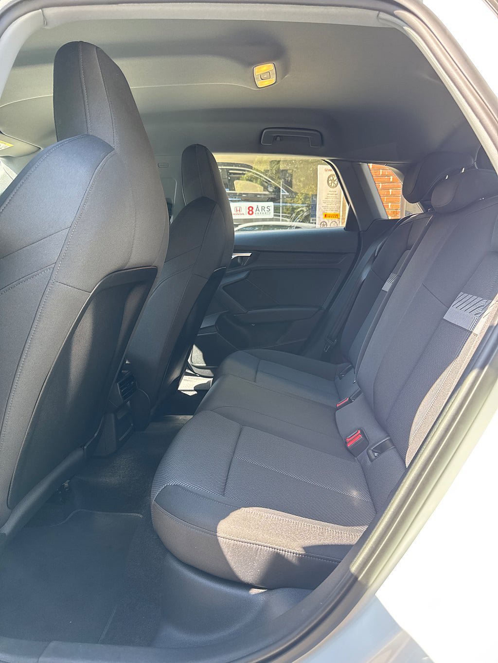 Vehicle Image 8